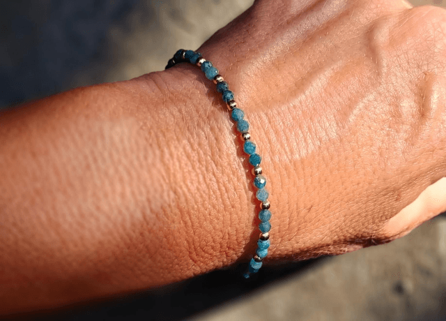 Bracelet en pierres semi-précieuses d'Apatite facettée 