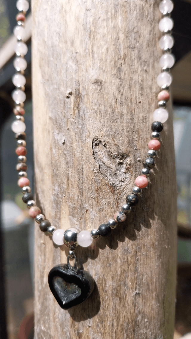 Collier Quartz rose et Rhodonite et cœur en verre de bohême 
