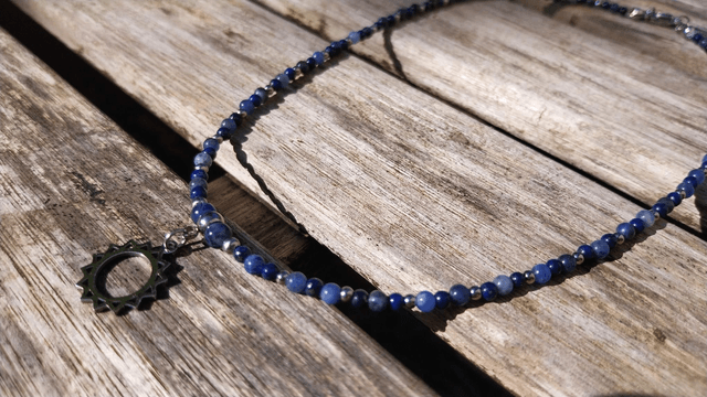Collier "soleil" en pierres de Lapis-Lazuli et de Sodalite
