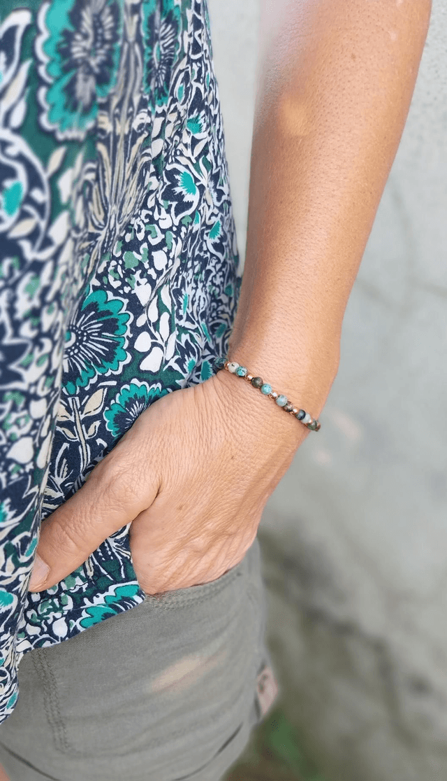 Bracelet en Turquoise Africaine et acier inoxydable plaqué or 