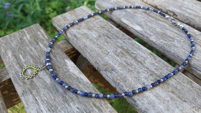 Collier "soleil" en pierres de Lapis-Lazuli et de Sodalite