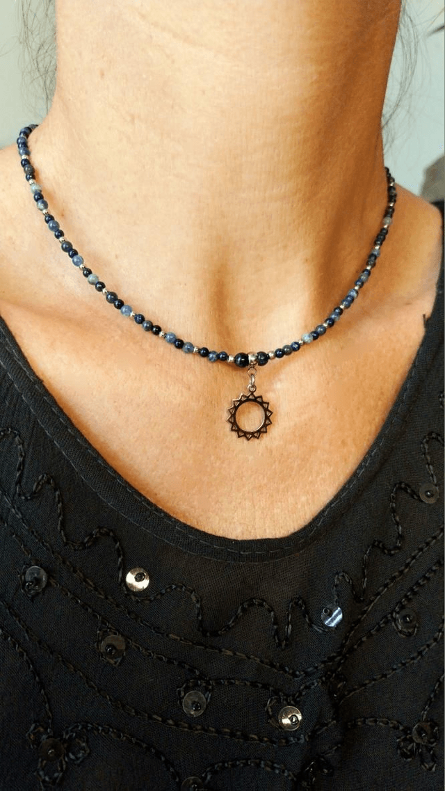Collier "soleil" en pierres de Lapis-Lazuli et de Sodalite