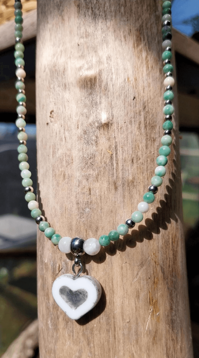 Collier Green spot et Howlite 