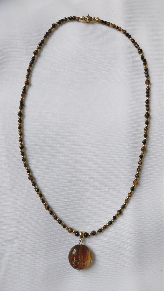 Collier Oeil de tigre, acier inoxydable plaqué or  et perle artisanale en verre 