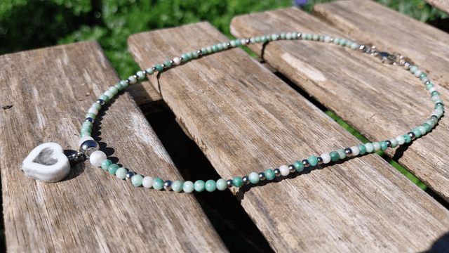 Collier Green spot et Howlite 