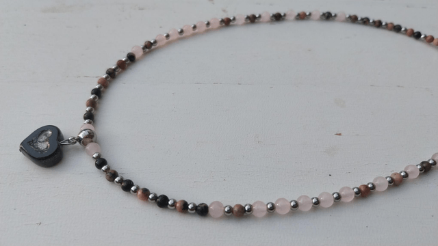 Collier Quartz rose et Rhodonite et cœur en verre de bohême 