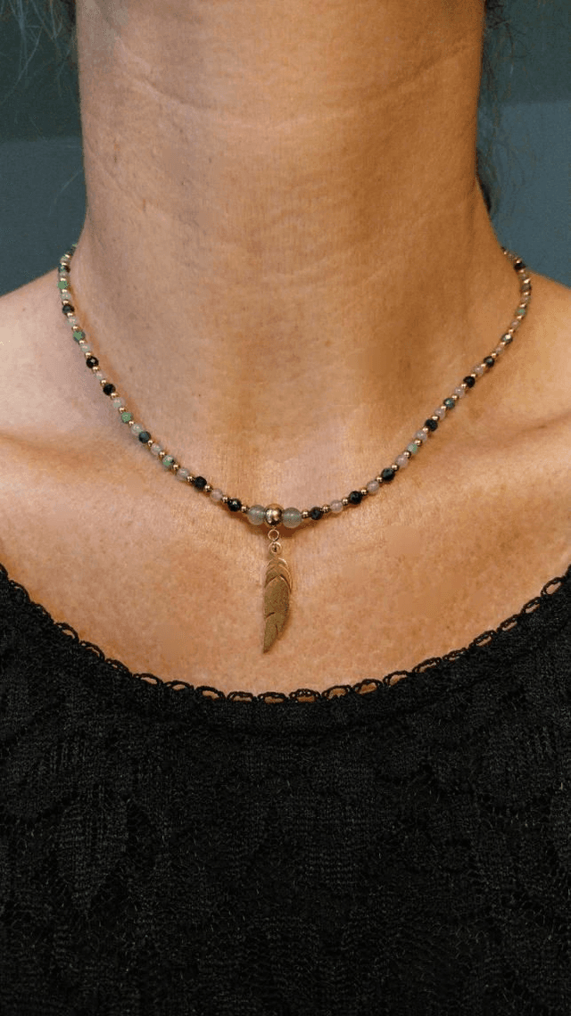 Collier &quot;plume&quot; en Aventurine et Lépidolite