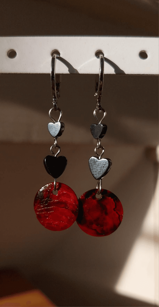 Boucles d&#039;oreilles en hématite et nacre