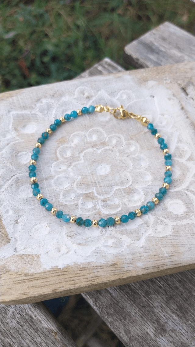 Bracelet en pierres semi-précieuses d&#039;Apatite facettée 